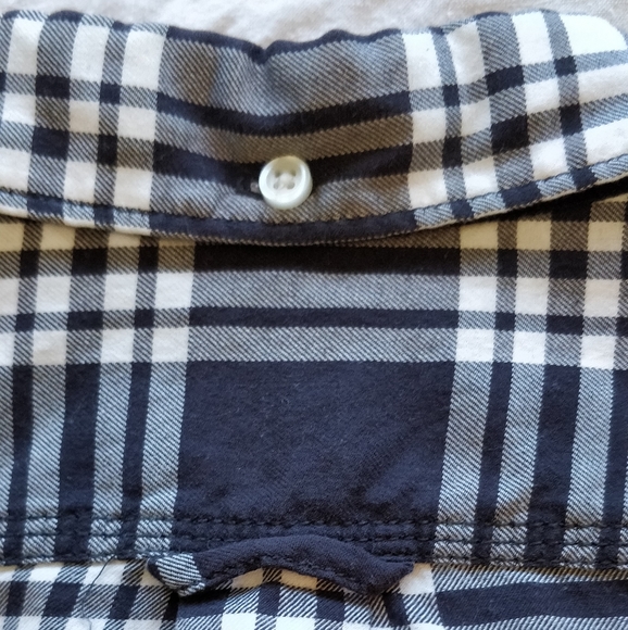Large plaid GAP button down shirt - Picture 6 of 7